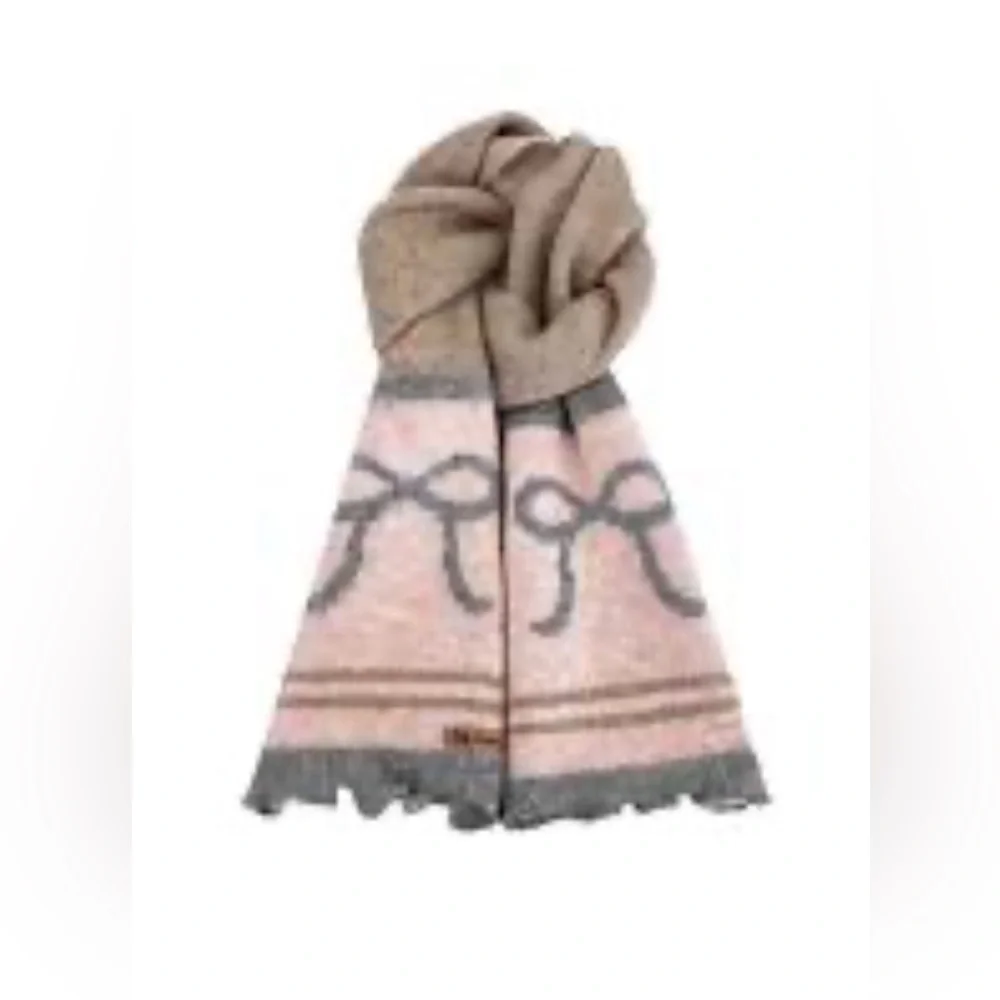 NWOT Cozy Woman’s Scarf